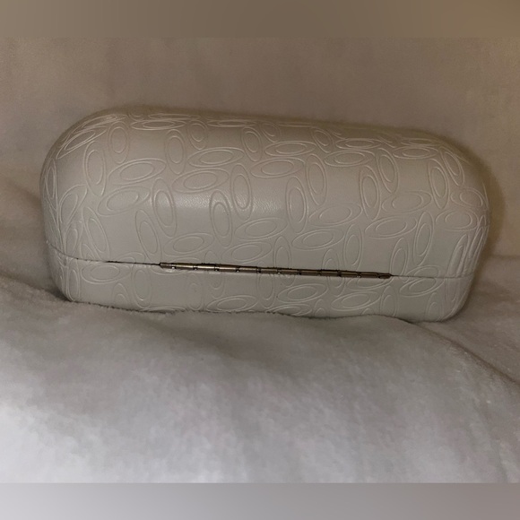 Oakley Women’s Sunglasses, NEVER WORN - Picture 11 of 12